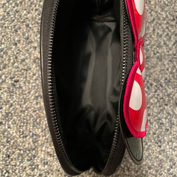 NWT … Minnie Make up bag.. (perfume NOT included) for show only…🍂🍁 - Picture 4 of 4